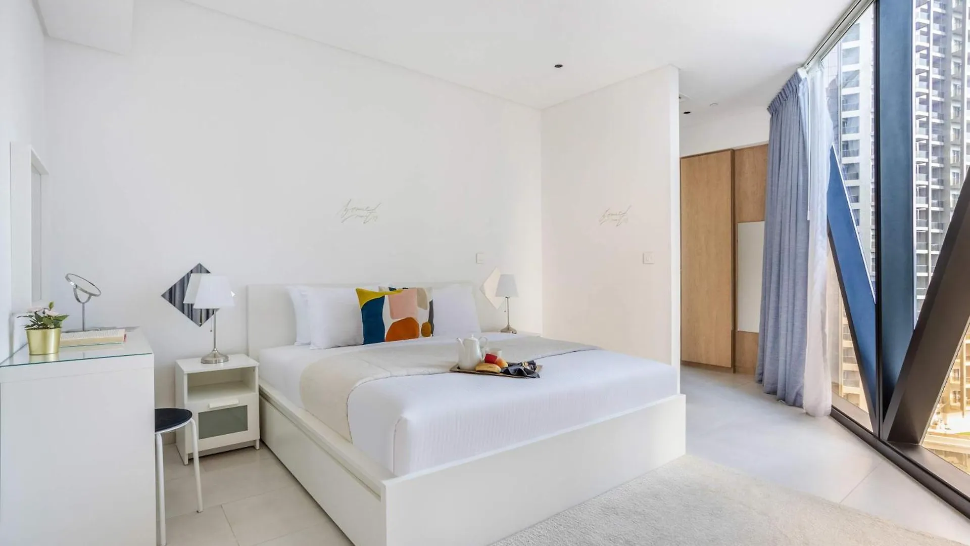 Frank Porter - Marquise Tower Dubai Apartment